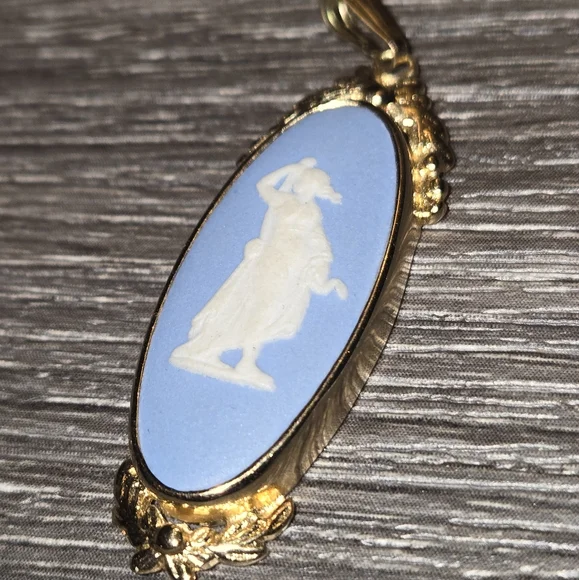 Vintage 9k Gold fill Wedgwood Cameo Pendant - Picture 2 of 6